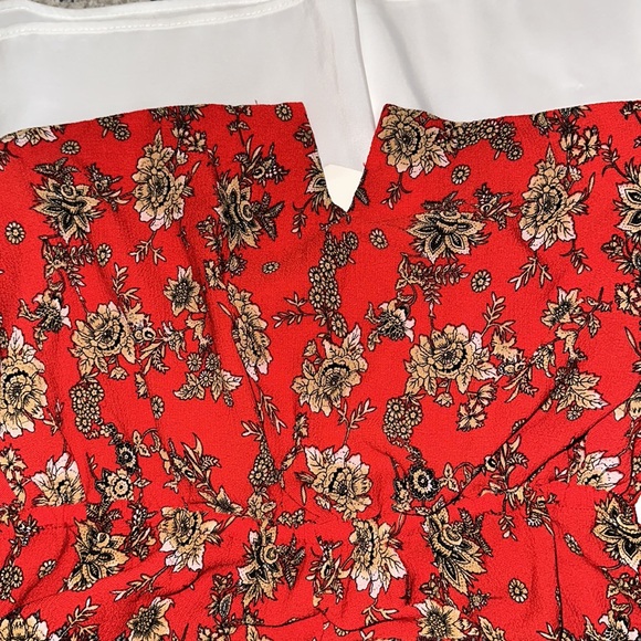 Bell Sleeve romper - Picture 2 of 3